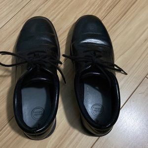 Boys, black dress shoes, size 4 Wonder Nation